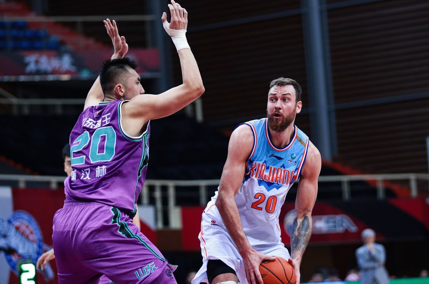 包含夺冠热门持续发力，连胜势不可挡的词条