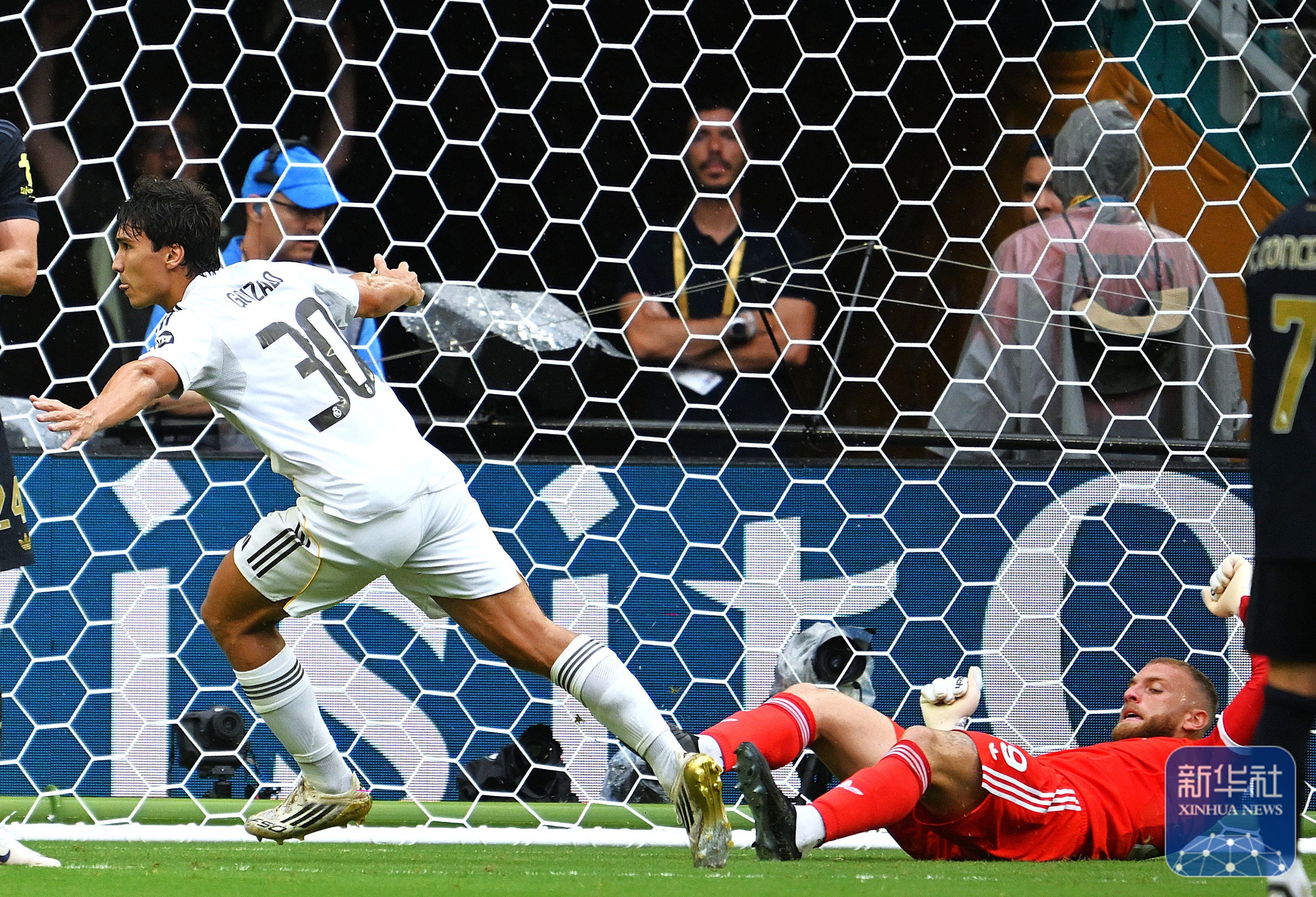 马德里竞技大比分取胜，实现淘汰赛晋级