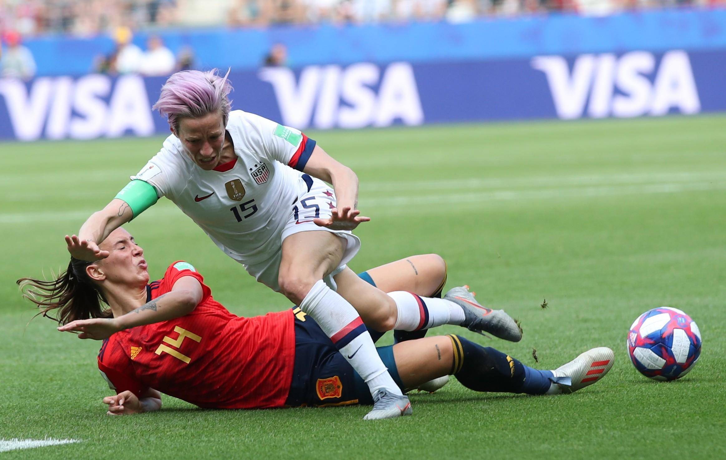 开云体育-疯狂比赛：女足选手展现激情竞技