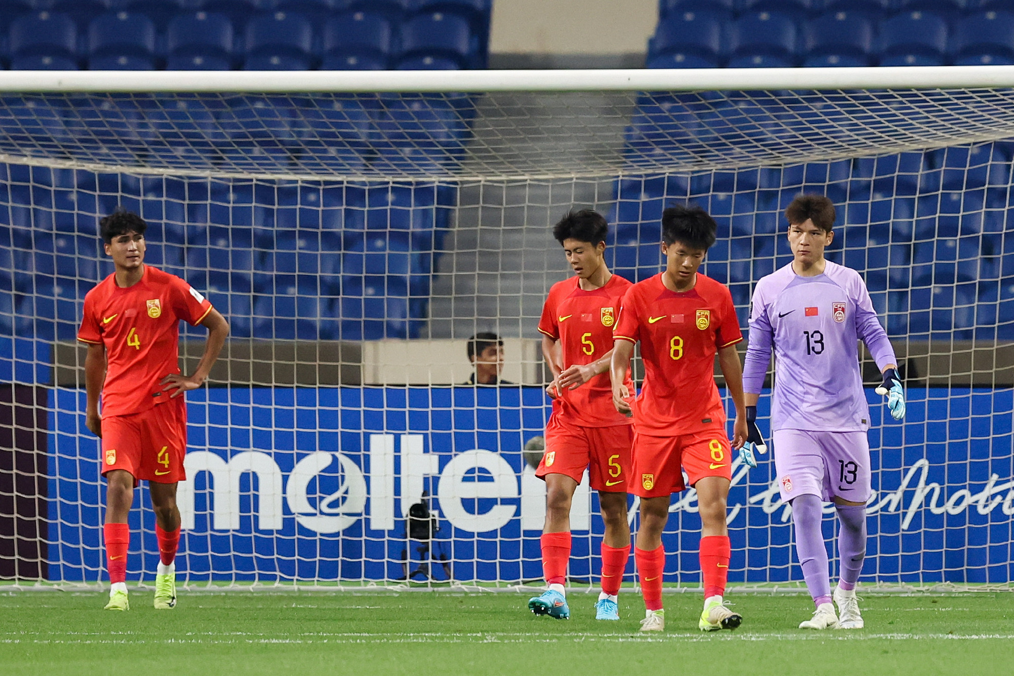 亚洲足球赛场充满悬念的一幕