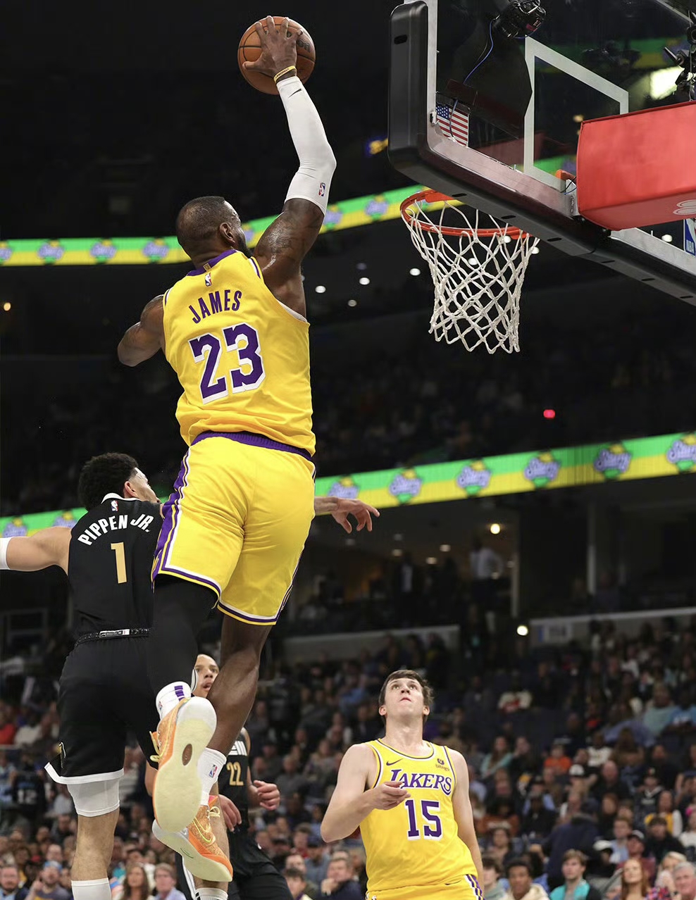 包含智取胜利：球队如何在智慧和力量之间取得平衡？的词条